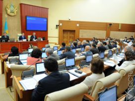 Мажилис принял возражения  Назарбаева по переносу срока повышения пенсионного возраста женщин на 2018г 